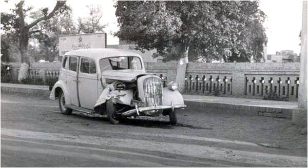 A Morris Eight in an accident (Multan, circa 1960)