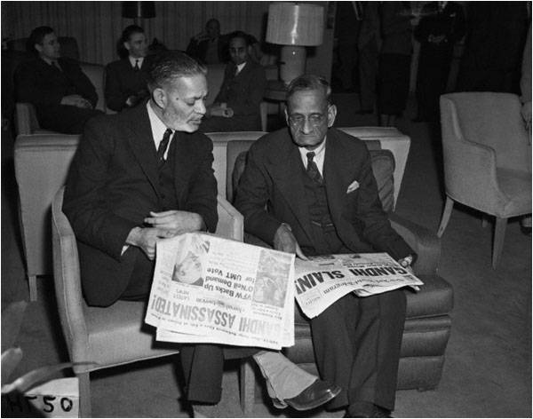 Pakistani and Indian UN envoys read about Gandhi’s death (New York, 1948)