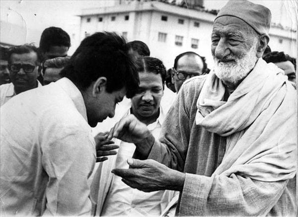 Dilip Kumar meets Bacha Khan