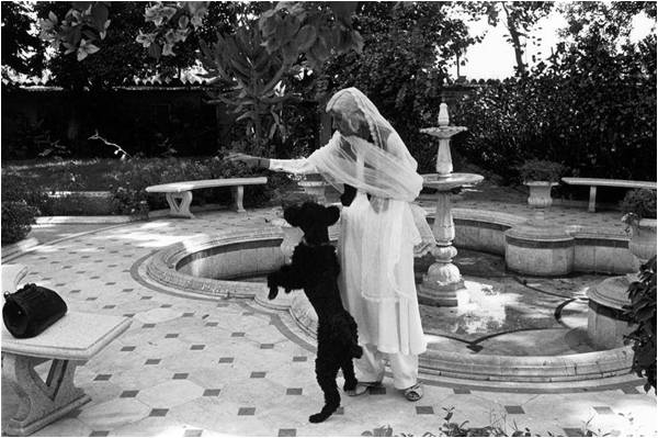 Fatima Jinnah and her dog (1964)