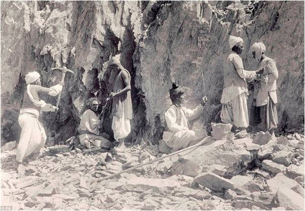 Men quarrying in Balochistan (1900)