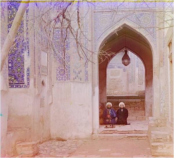 A mosque in Samarkand (1910)