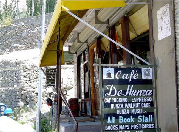 The light goes off in Cafe de Hunza