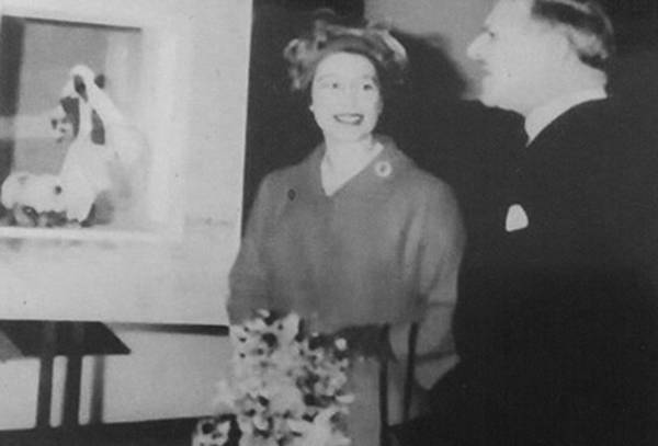 Queen Elizabeth at Pakistan Residence, 1960