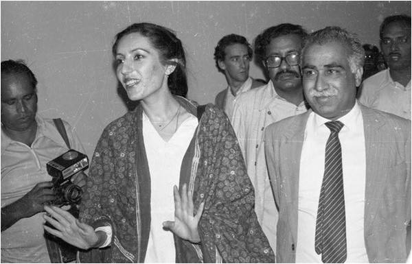 Jam Saqi and Benazir in a military court, 1983