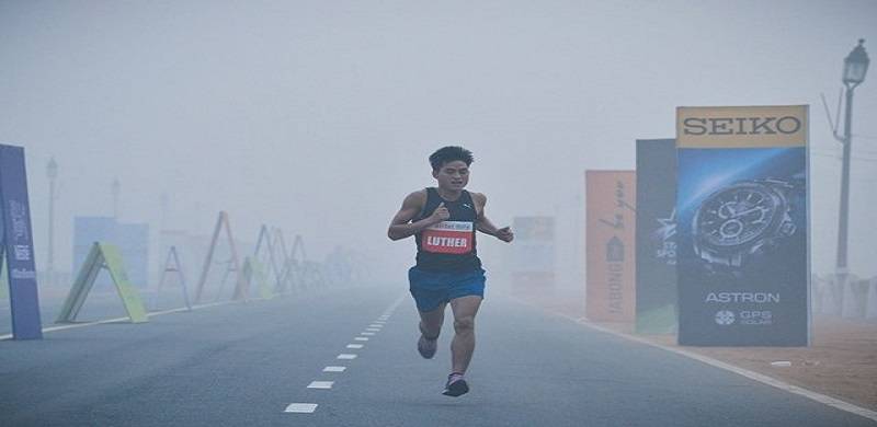 Commissioner Announces Marathon In Lahore Despite Heavy Smog, Later Deletes Tweet