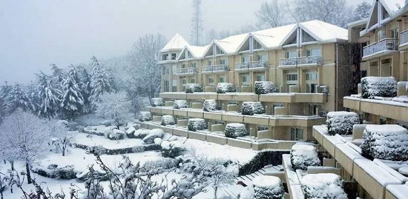 15 Hotels In Murree Sealed For Price Gouging During Snowstorm