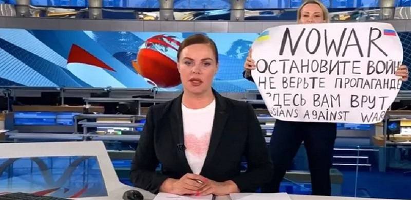'Don't Believe The Propaganda': News Editor On Russian State TV Interrupts Show As Protest Against Putin