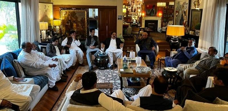 17 Estranged PTI MNAs Ready To Return If CM Buzdar Changed: Sources