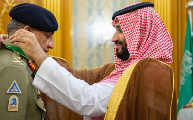 COAS Bajwa Awarded King Abdulaziz Medal By Saudi Crown Prince For ‘Strengthening’ Bilateral Ties