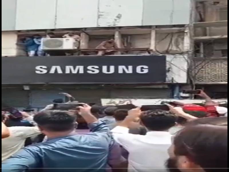 TLP Workers On Streets Once Again, Destroy Samsung Billboards In Karachi Over ‘Blasphemous’ QR Code