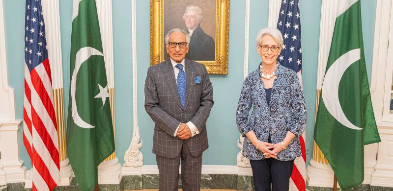 Pakistan Turns To The US For Support Regarding Economic Crisis