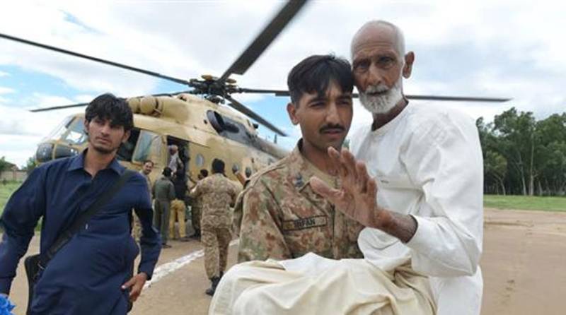 Army Rescues Hundreds Stranded Across Flood-Ravaged Pakistan
