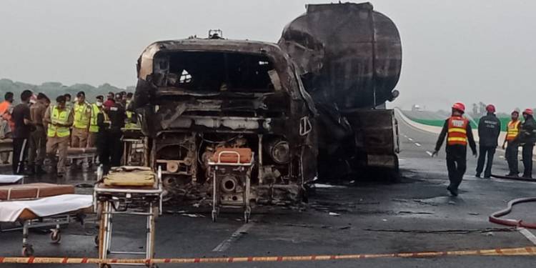 Ten Killed As Speeding Truck Rams Into Bus in Jamshoro