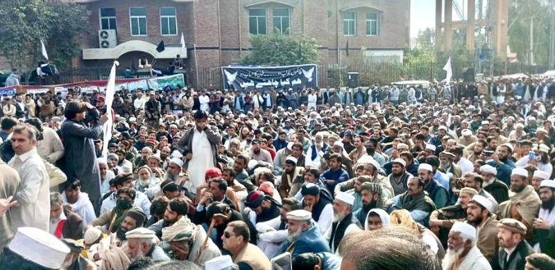 Bannu Locals Hold Sit-In To Protest Killing Of Three Businessmen