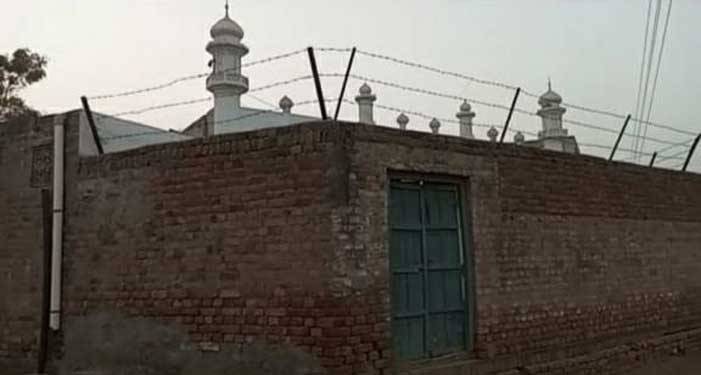 Police Force Ahmadis To Demolish Worship Place Minarets In Toba Tek Singh