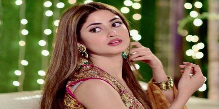 Sajal Aly's Video Singing This Noor Jehan Song Is Breaking The Internet