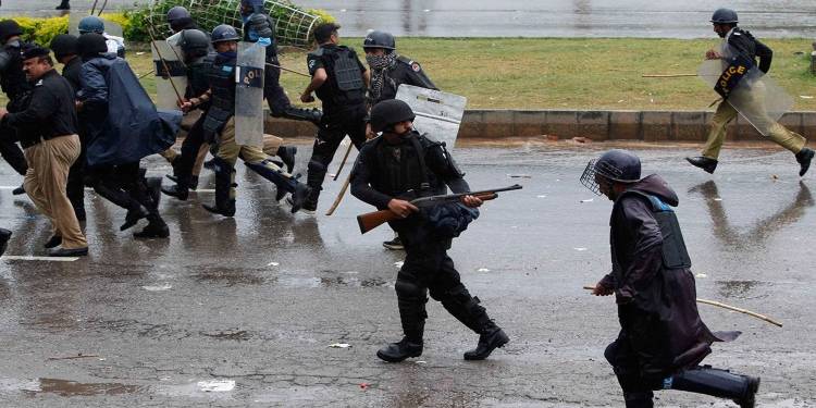 GB Police Point Guns At Punjab, Islamabad Counterparts During Zaman Park Action: Info Minister
