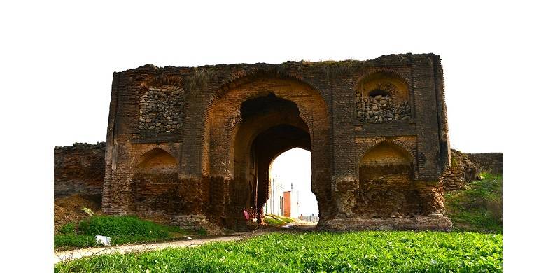 Sarai Pakka Khanpur: Historic Fortified 17th-Century Caravanserai