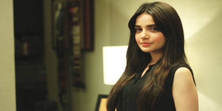Actress Armeena Khan Confronts PMLN Over Online Harassment