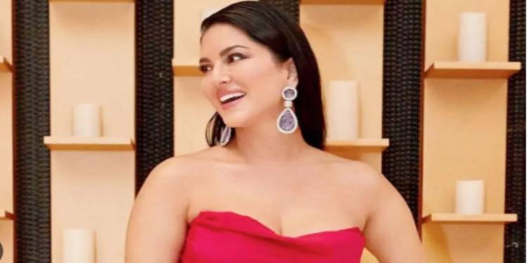 Sunny Leone Sings Praises For Filmmaker Anurag Kashyap