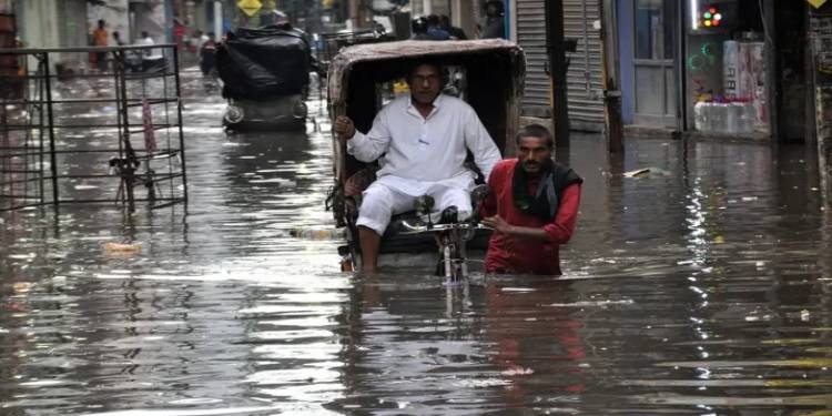 Heavy Rains Kill 22 Across India