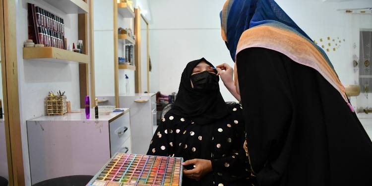 Thousands Of Salons To Close In Afghanistan Following Taliban Orders