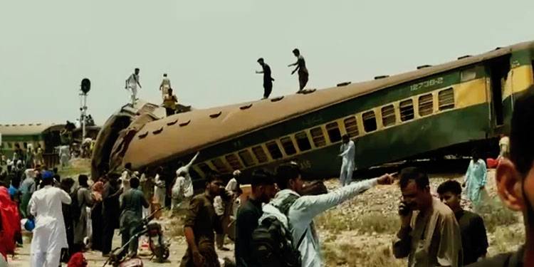 25 Dead, Over 80 Injured As Train Derails Near Nawabshah
