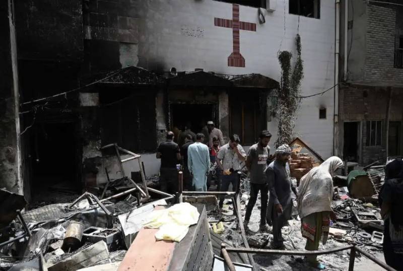 Jaranwala church burnt