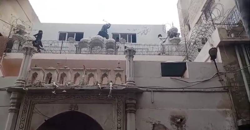 Mob Demolishes Minarets Of Ahmadi Place Of Worship In Karachi