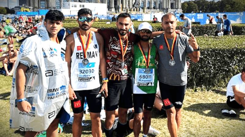 Pakistani Runners Among Few To Complete 42km Berlin Marathon