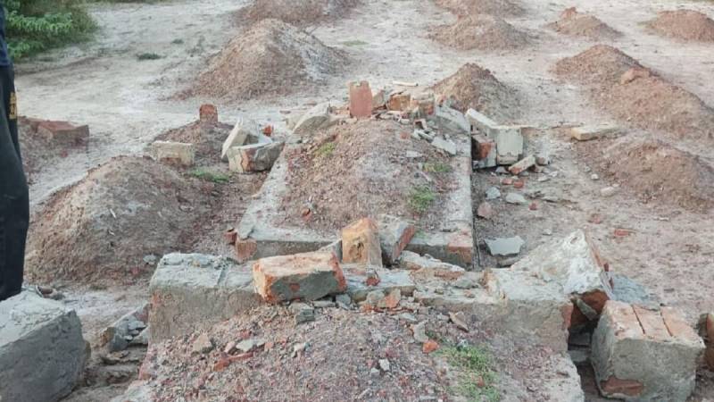 Ahmadi Graves Desecrated In Kasur