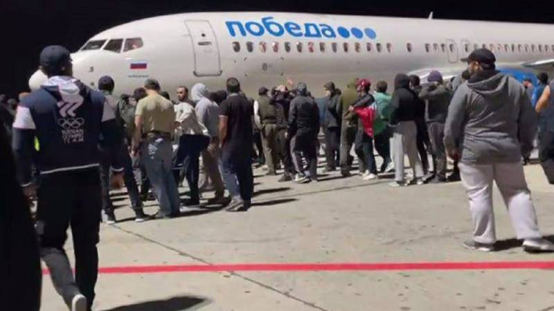 'Anti-Semitic' Mob Storms Russian Airport Looking For Israelis