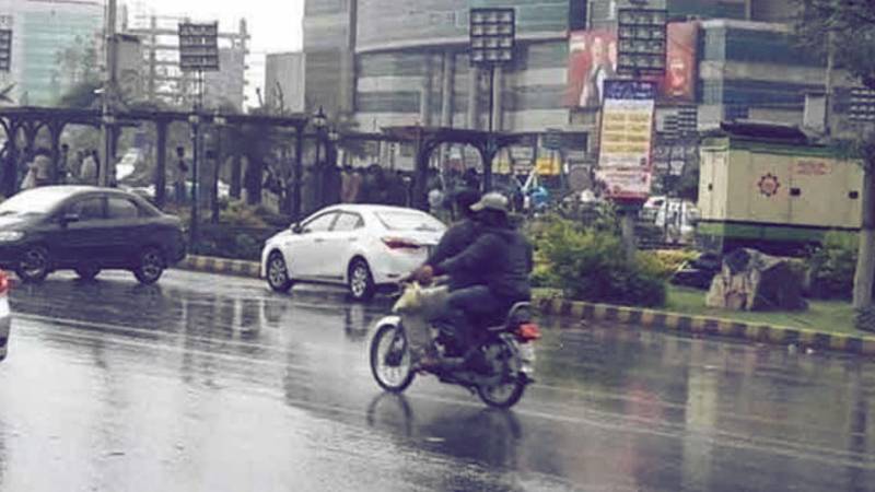 Scattered Showers Turn Weather Pleasant In Karachi