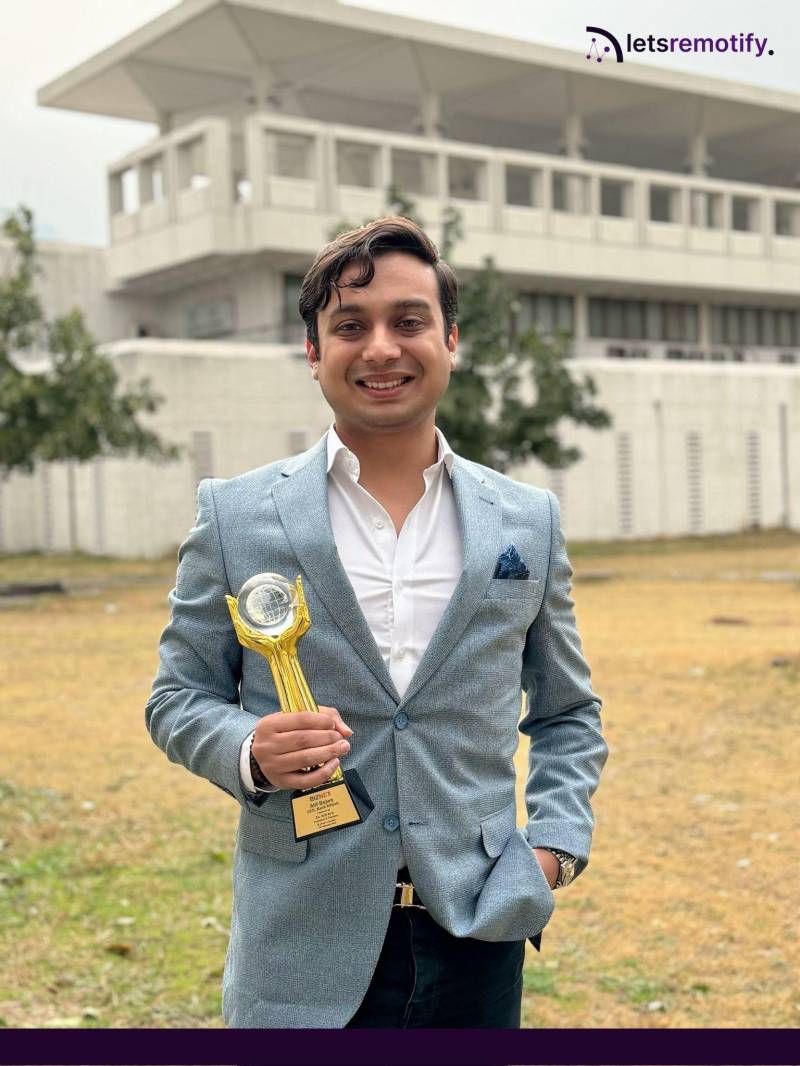 Hamza Tahir - Honored With Excellence Award For letsremotify By President Arif Alvi 2024