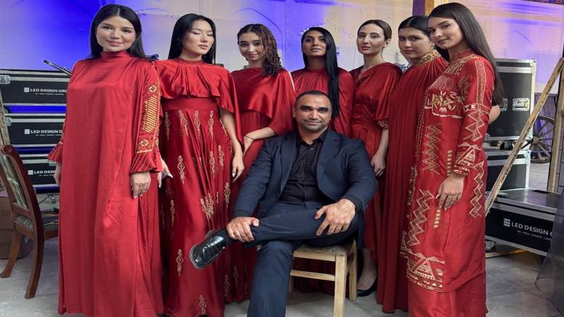 British-Pakistani Designer Omar Mansoor Receives Best Collection Award For Cultural Preservation