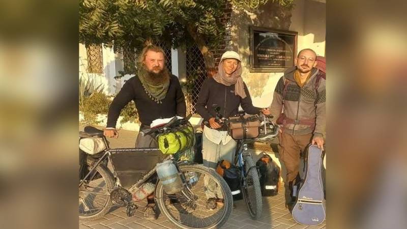 Polish Tourist Couple Robbed In Sujawal During Cycling Tour