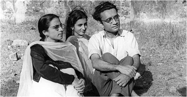 Manto with his wife Safia and sister-in-law Zakia