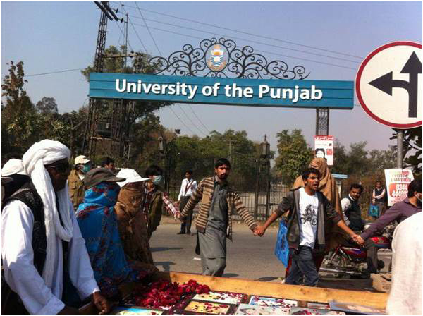 The march passes in front of Punjab University, Lahore