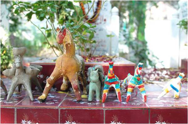 Toy horses at Ghoray Shah