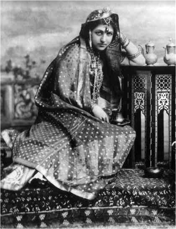 Princess Bamba Sutherland in traditional dress after her move to Lahore