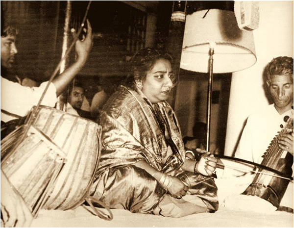 Begum Khurshid Shahid's mentor, Roshanara Begum