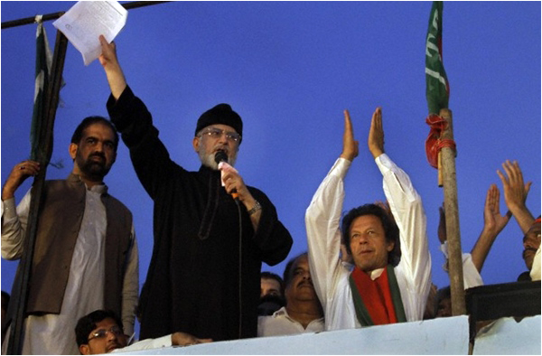 Imran Khan claps as Tahiul Qadri delivers a fiery speech on September 2