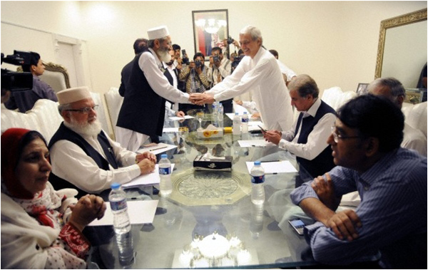 PTI's Jehangir Tareen shakes hands with JI's Sirajul Haq after negotiations on September 3