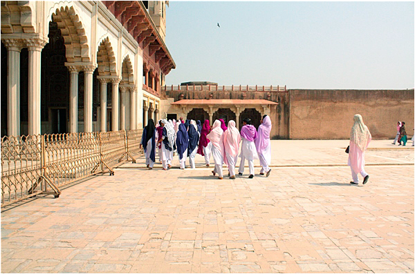 Lahore Fort – schoolgirls on a sunday fieldtrip