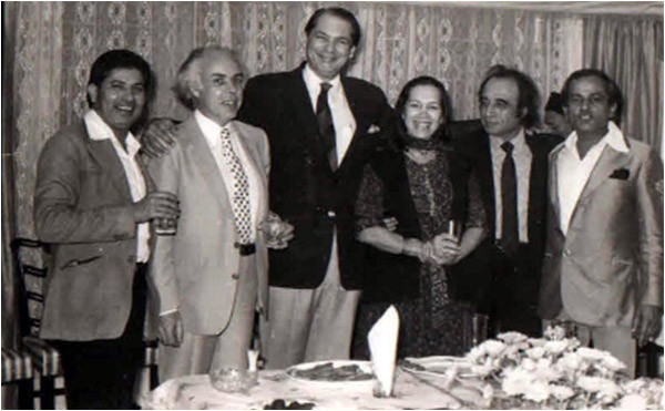 Anwar Mooraj with Laila Shahzada, Gulgee and other artists