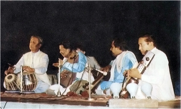Ustad Shaukat Hussain Khan accompanying Ustad Salamat Ali Khan & Sharafat Ali Khan with Ustad Nazim Ali Khan on sarangi