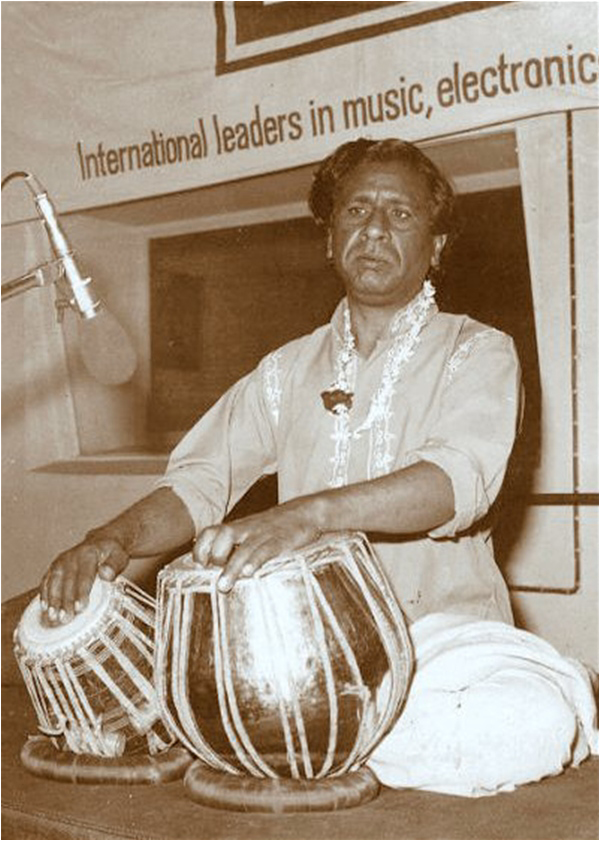Ustad Miyan Shaukat Hussain performing at EMI studios