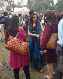 Shobha De mingles with the Lahori crowd