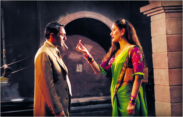 Kapoor with her co-star Rahul Bose in Chameli (2004)
